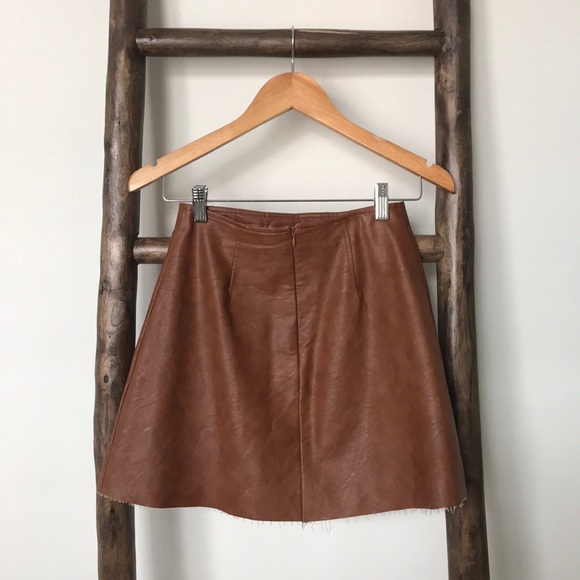 Pleated vegan leather skirt! - Picture 3 of 5